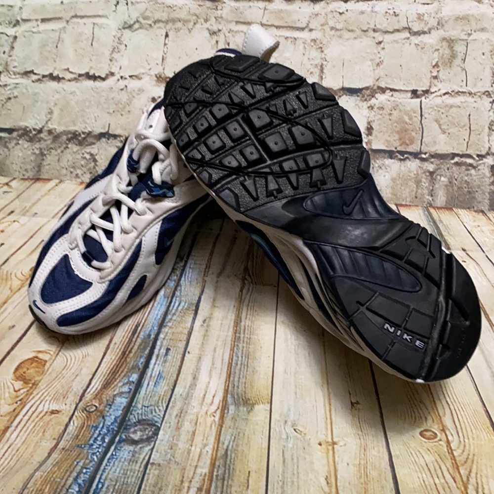 Nike sneakers size 8.5 white and blue - Picture 5 of 6